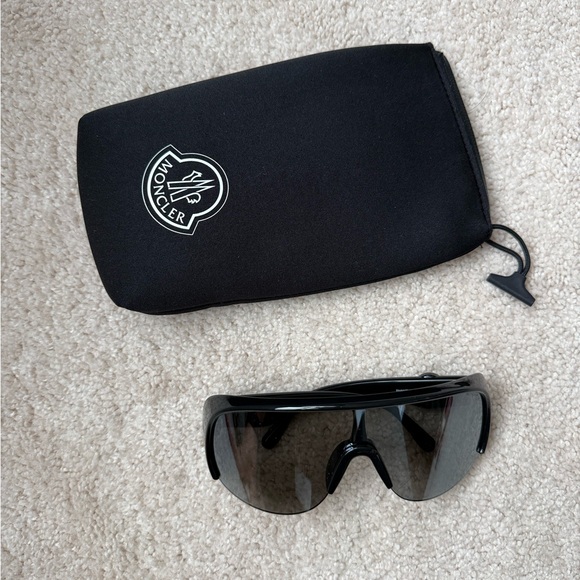 Authentic Moncler Black Shield Sunglasses - Picture 1 of 2